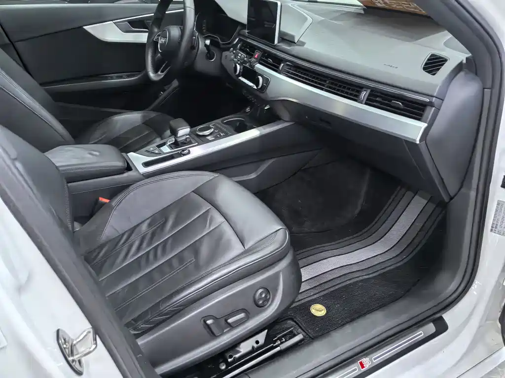 Audi A4L 2019 40 TFSI Fashion Edition China V