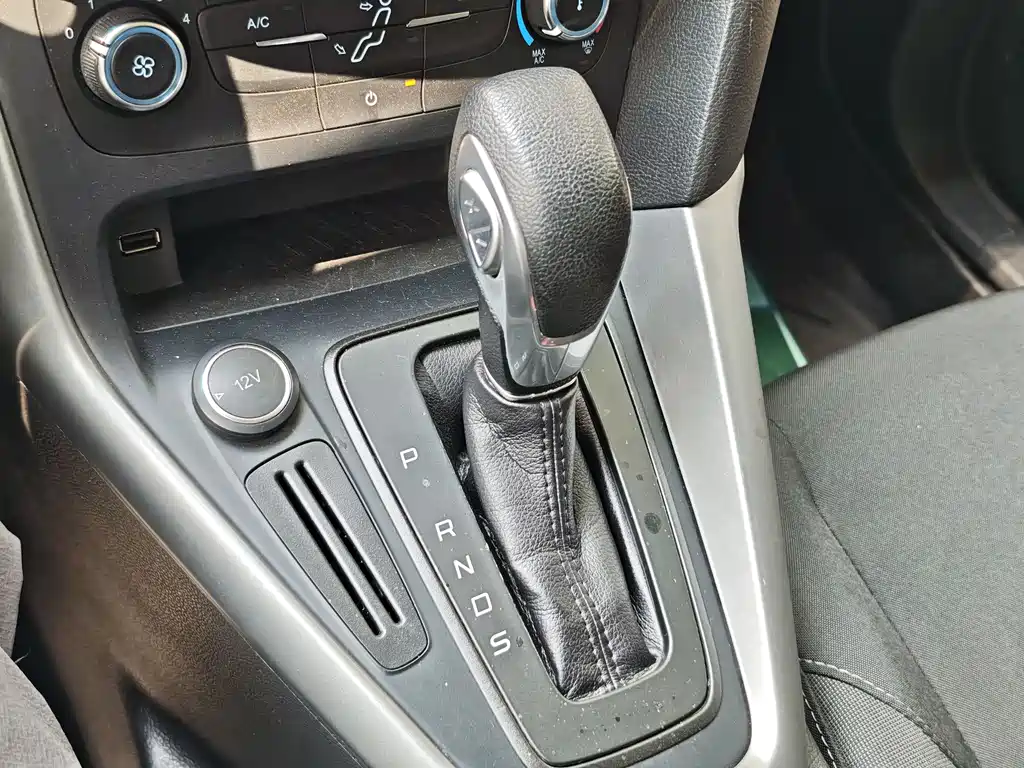Ford Focus 2017 Hatchback 1.6L Automatic Comfort Zhixing Edition