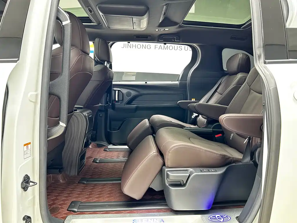 Toyota Sienna 2024 2.5L Hybrid Platinum Edition