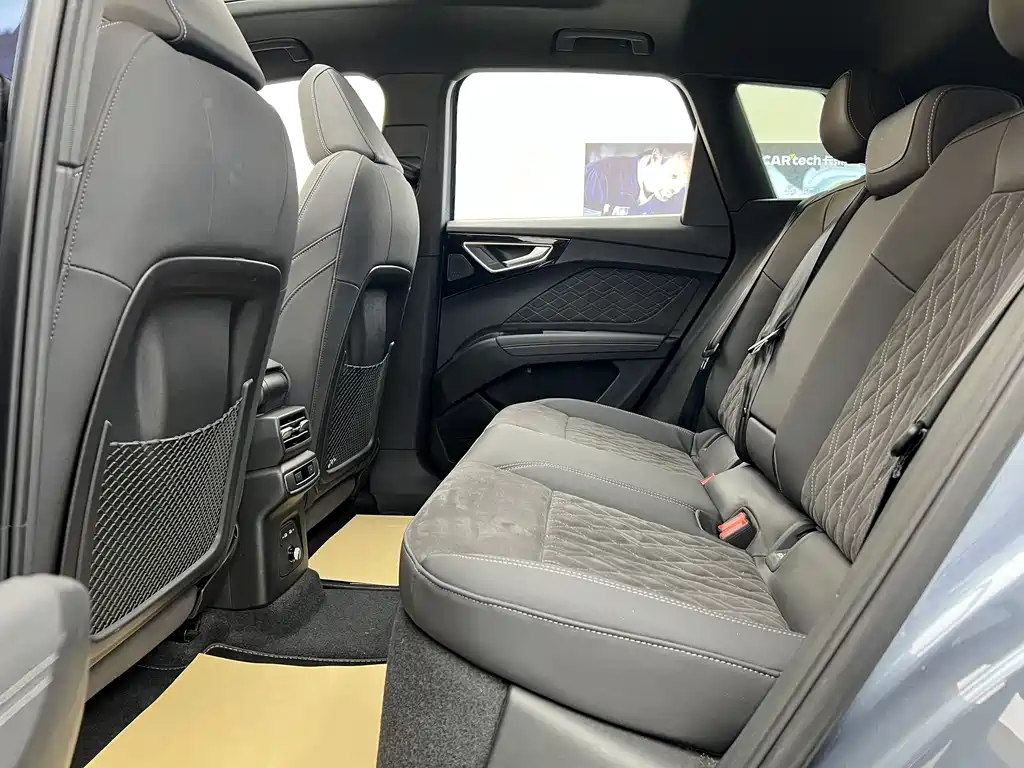 Audi Q4 e-tron 2024 50 e-tron quattro Creation Edition Black Optic Package