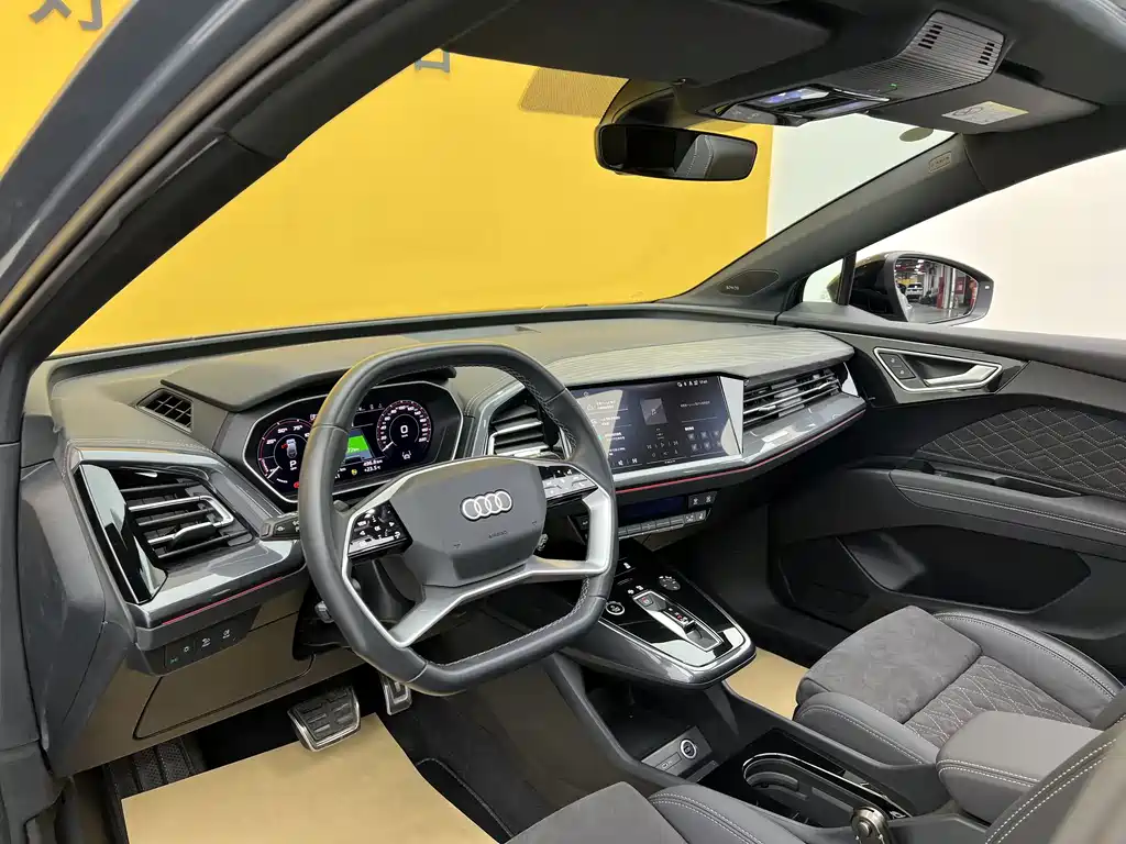 Audi Q4 e-tron 2024 50 e-tron quattro Creation Edition Black Optic Package