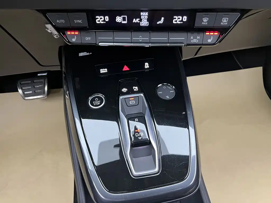 Audi Q4 e-tron 2024 50 e-tron quattro Creation Edition Black Optic Package