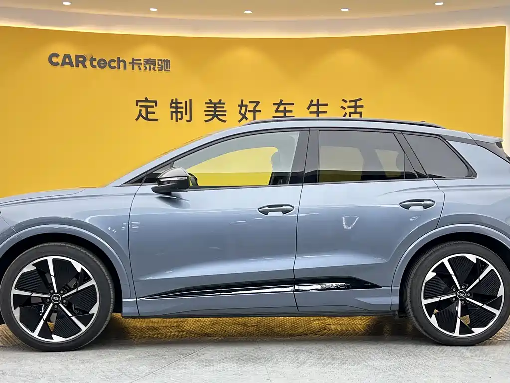 Audi Q4 e-tron 2024 50 e-tron quattro Creation Edition Black Optic Package