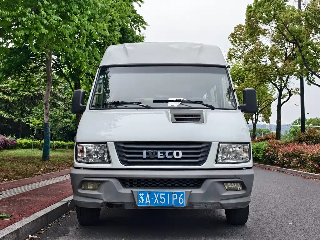 Iveco Daily 2017 2.5T A35 Passenger Van 5-7 Seats 47Z5