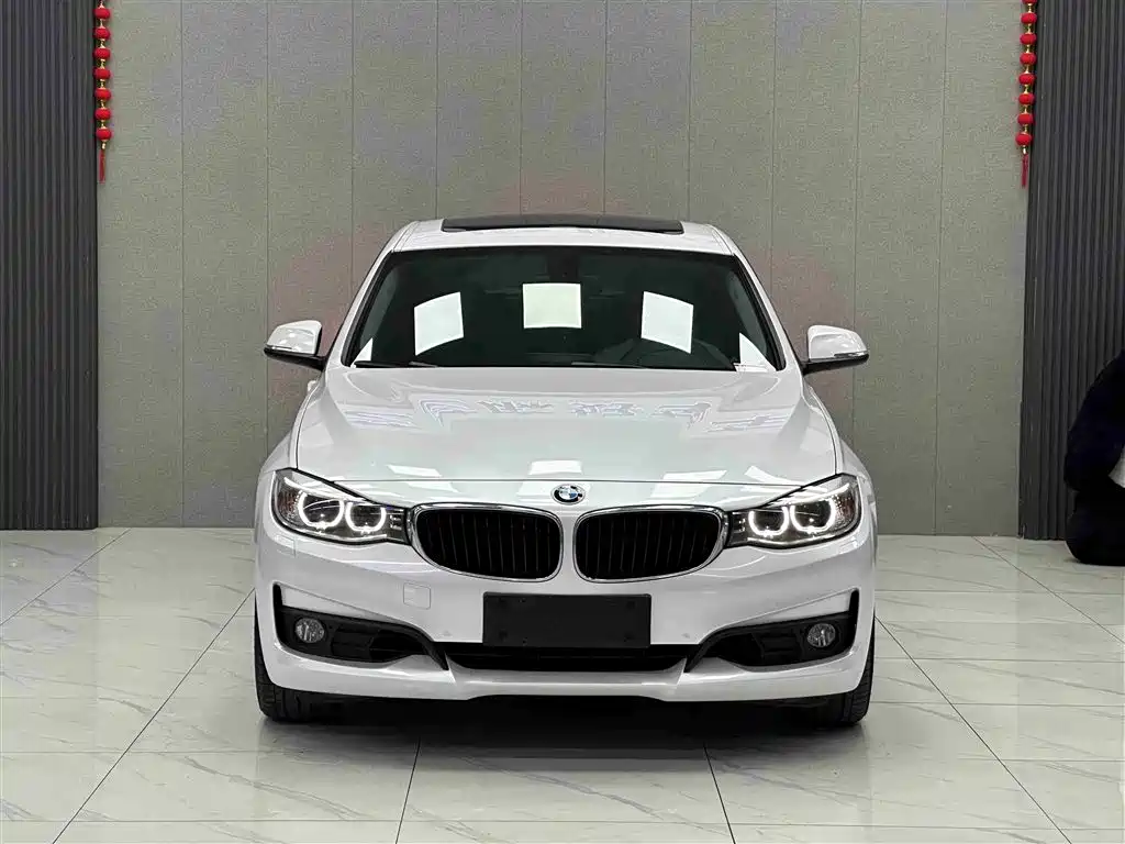 BMW 3 Series GT 2016 320i Fashion Edition