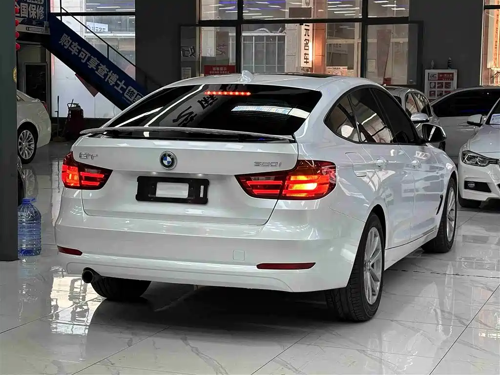 BMW 3 Series GT 2016 320i Fashion Edition