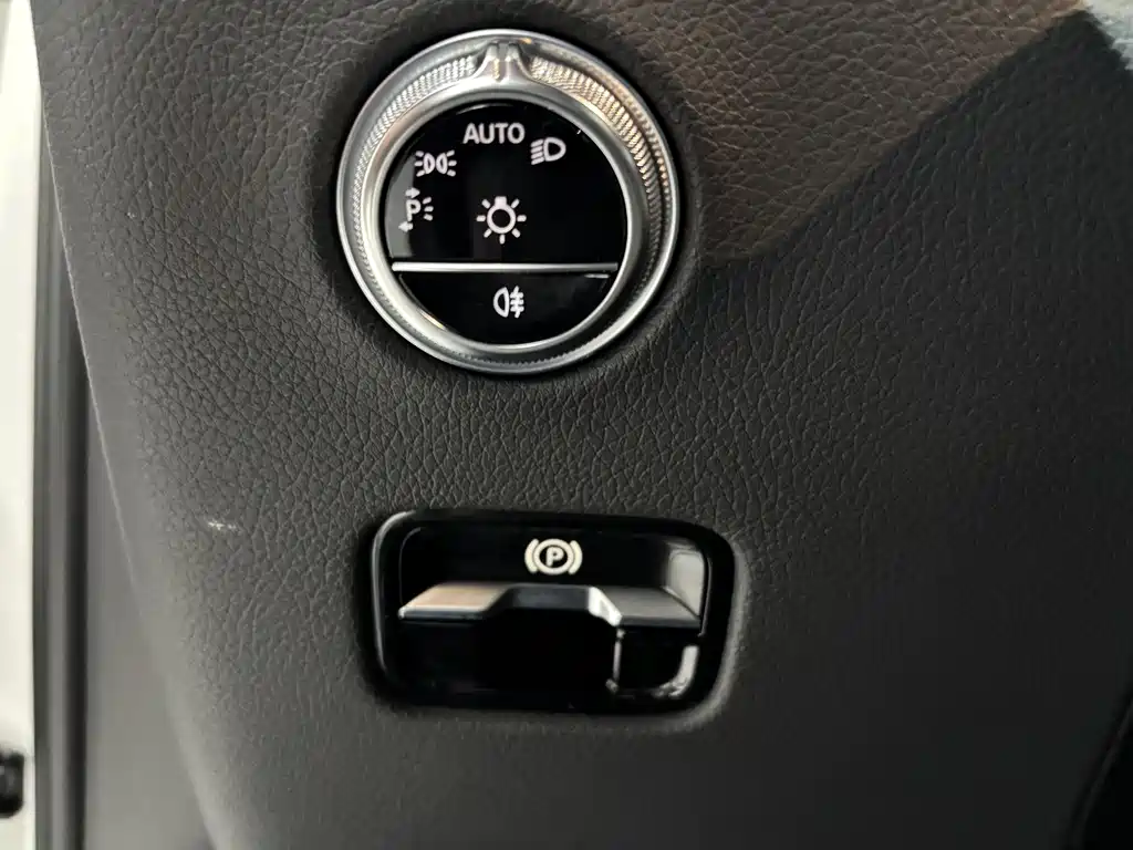 Mercedes-Benz GLC 2023 Facelift GLC 300 L 4MATIC Dynamic 5-Seater