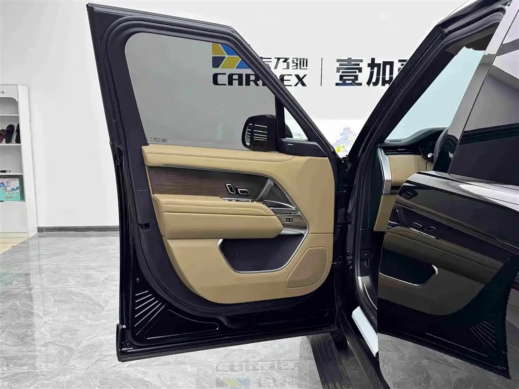 Range Rover 2025 3.0 L6 400PS Long Wheelbase Westminster Edition
