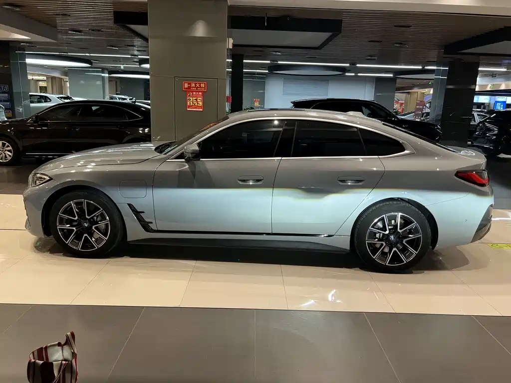 BMW i4 2023 eDrive35