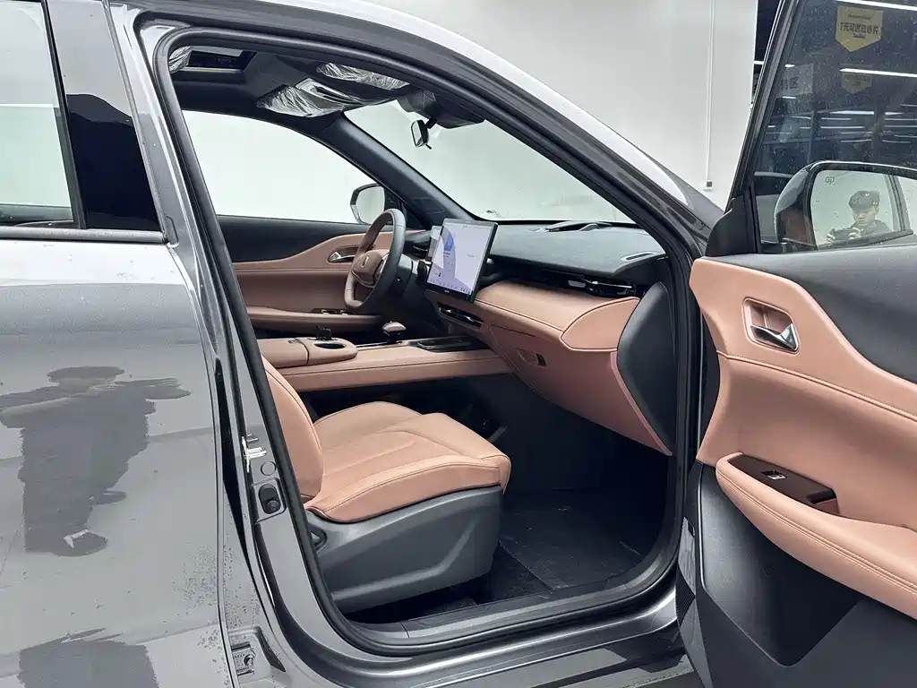 Changan UNI-Z 2024 PHEV iDD 125km Leading Edition