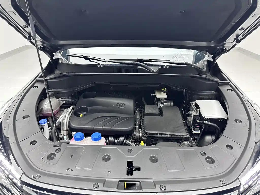 Changan UNI-Z 2024 PHEV iDD 125km Leading Edition