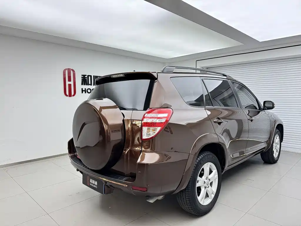 2011 RAV4 2.0L Automatic Luxury Edition