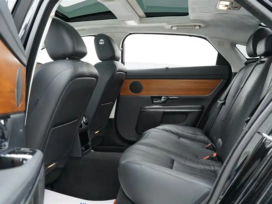 Jaguar XJ 2013 XJL 2.0T Elegant Business Edition
