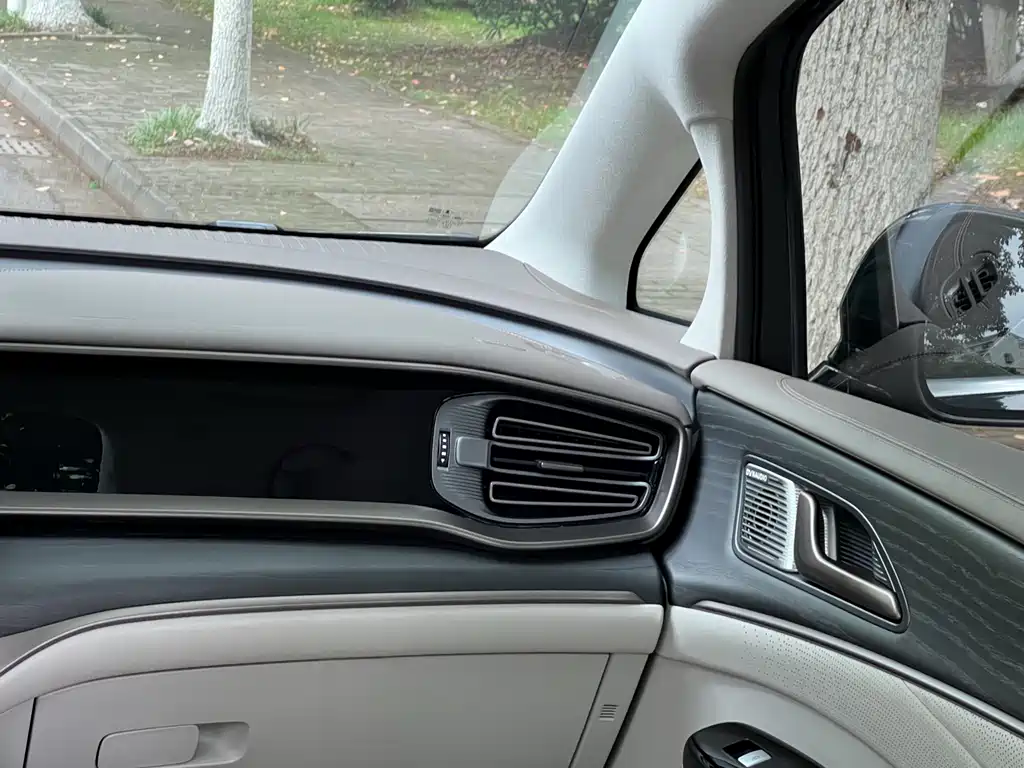 Denza D9 2022 DM-i 970 AWD Flagship