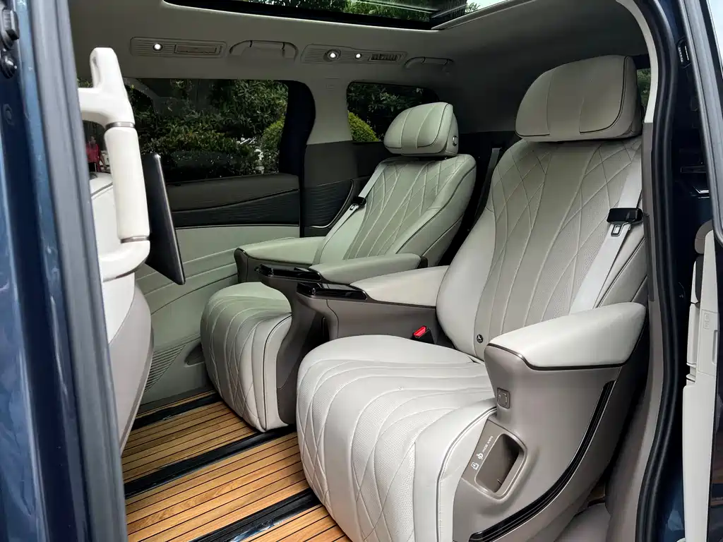 Denza D9 2022 DM-i 970 AWD Flagship
