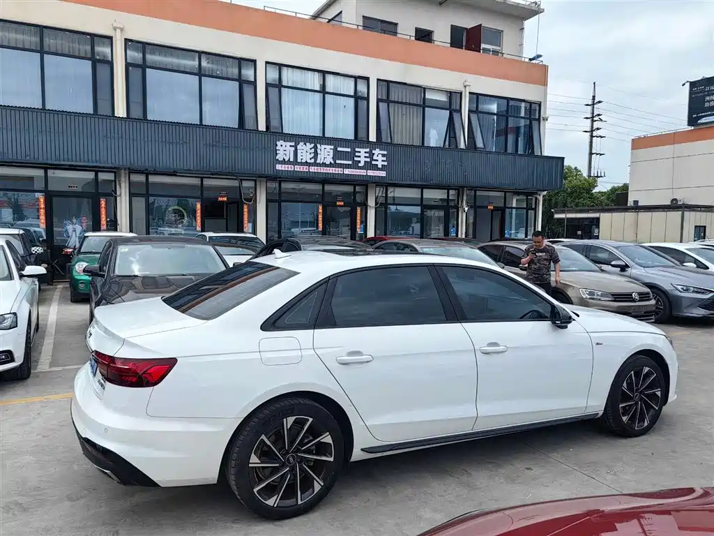 Audi A4L 2023 40 TFSI Luxury Dynamic Edition