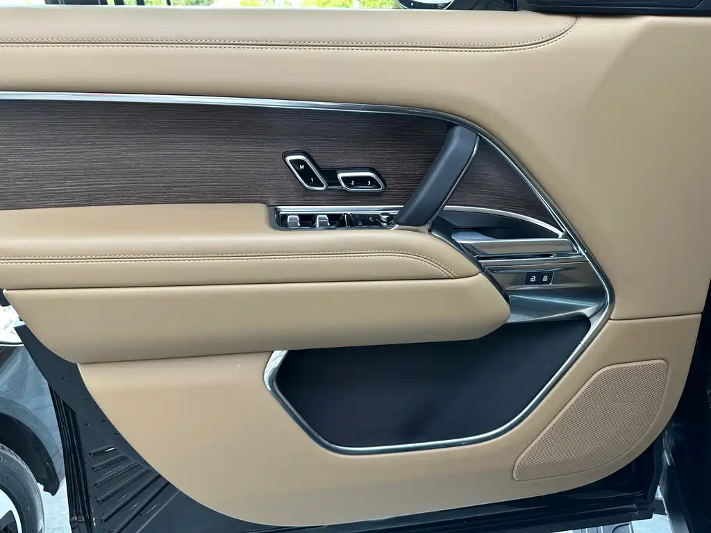 Range Rover 2025 3.0 L6 400PS Autobiography LWB