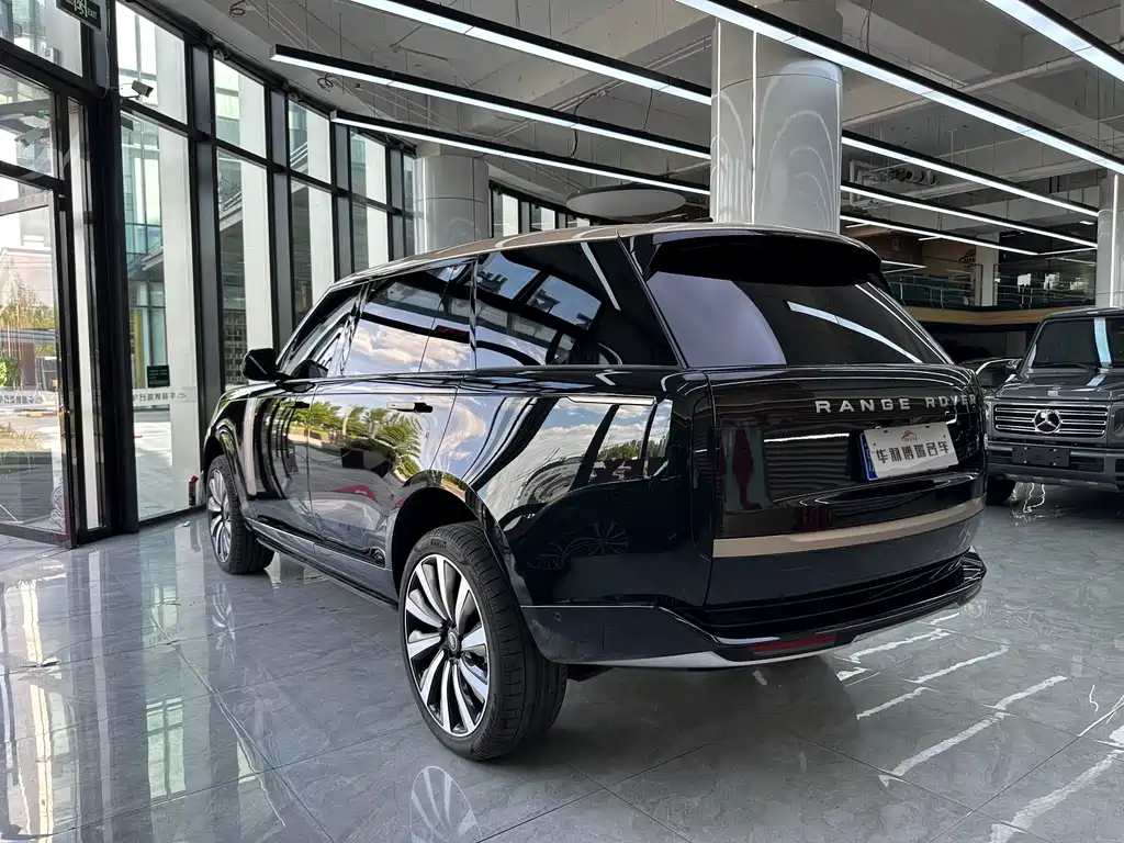Range Rover 2025 3.0 L6 400PS Autobiography LWB