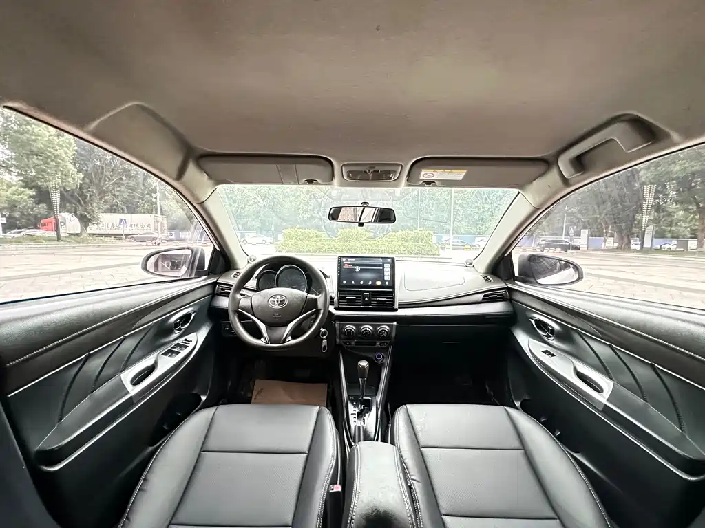 YARiS L 2015 1.5E Automatic Meidong Edition
