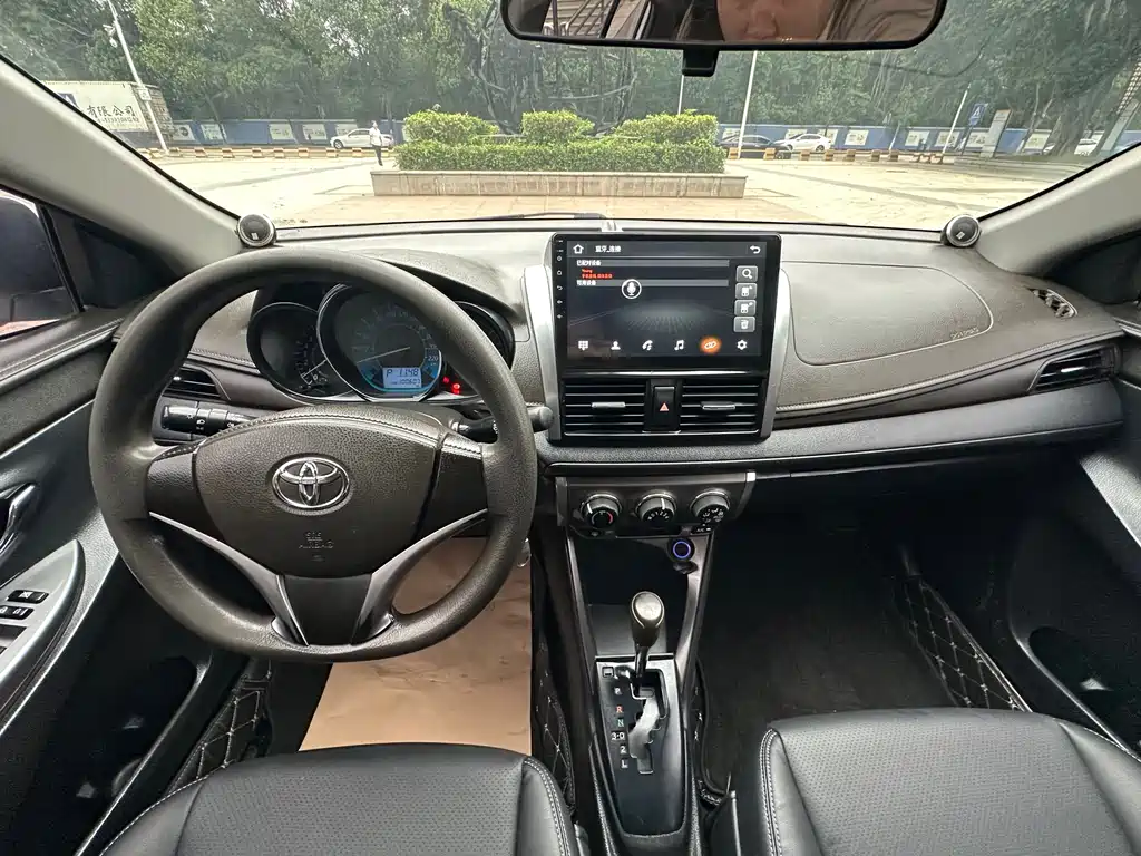 YARiS L 2015 1.5E Automatic Meidong Edition