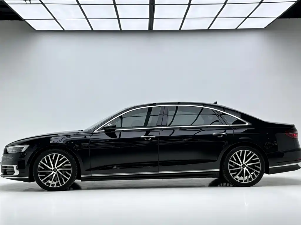 Audi A8L 2021 50 TFSI quattro Comfort Trim