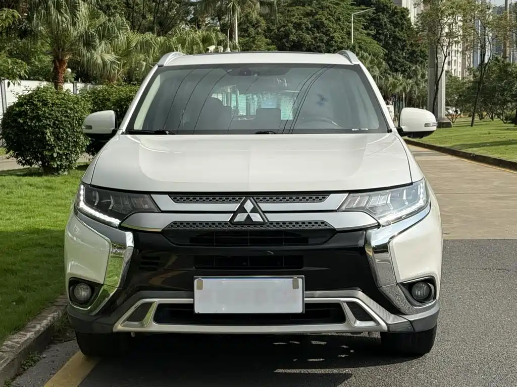 Mitsubishi Outlander 2020 2.4L AWD Zhixiang Edition 7-Seater
