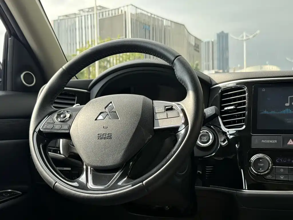 Mitsubishi Outlander 2020 2.4L AWD Zhixiang Edition 7-Seater