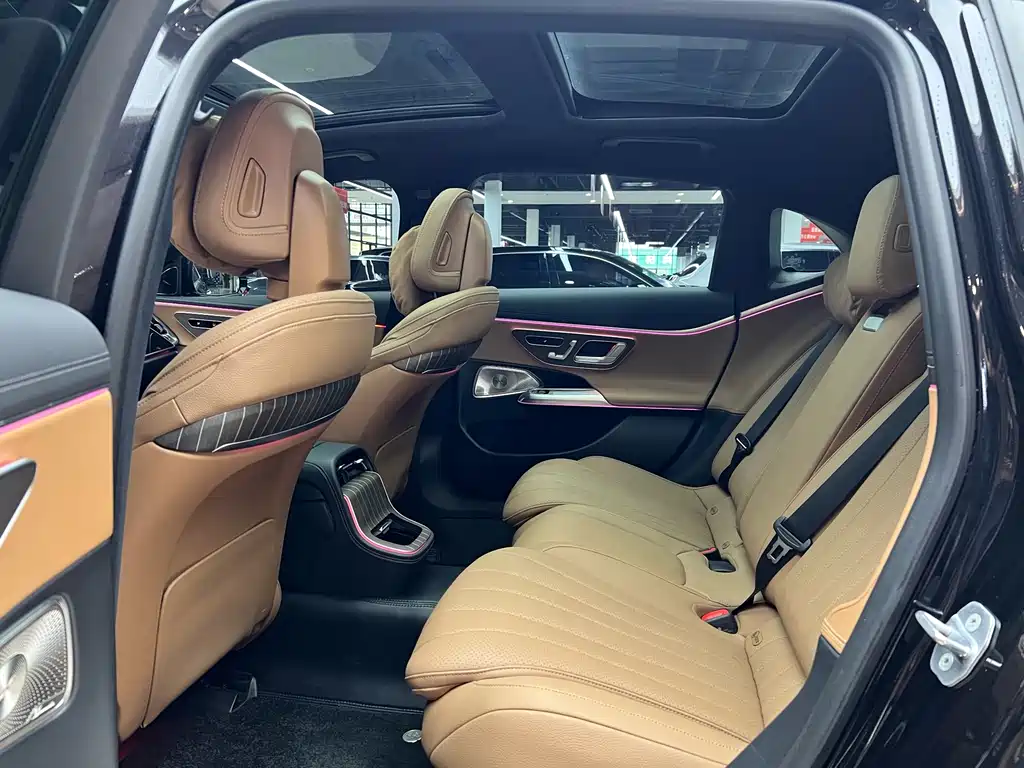 Mercedes-Benz E 300 L Luxury (2024 Facelift)