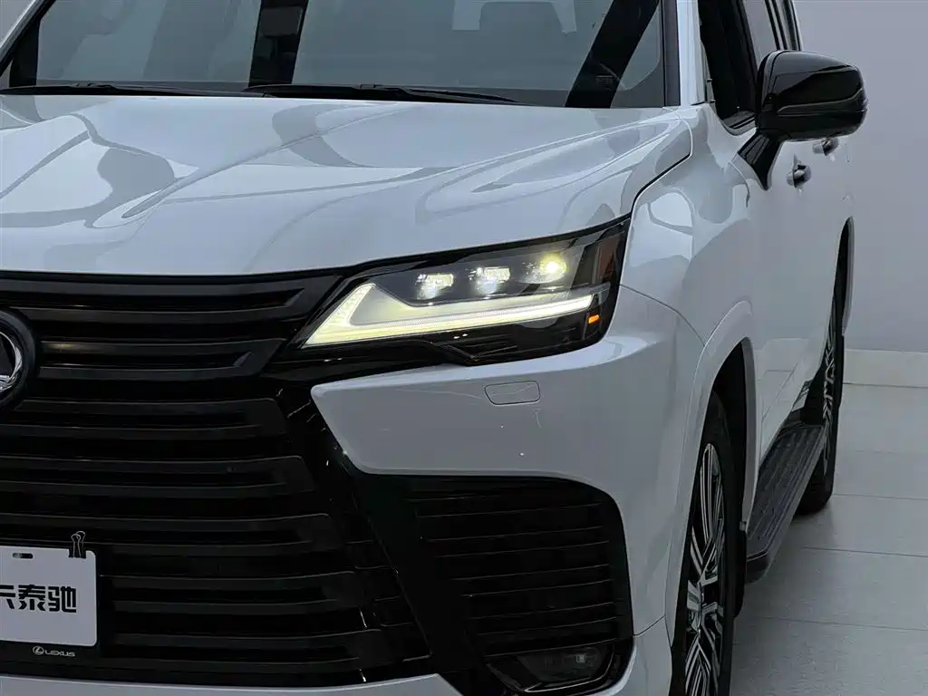 Lexus LX 600 2025