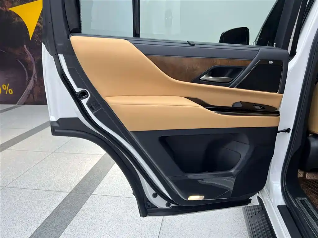 Lexus LX 600 2025