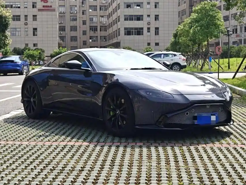 Aston Martin V8 Vantage 2018 4.0T V8 Coupe