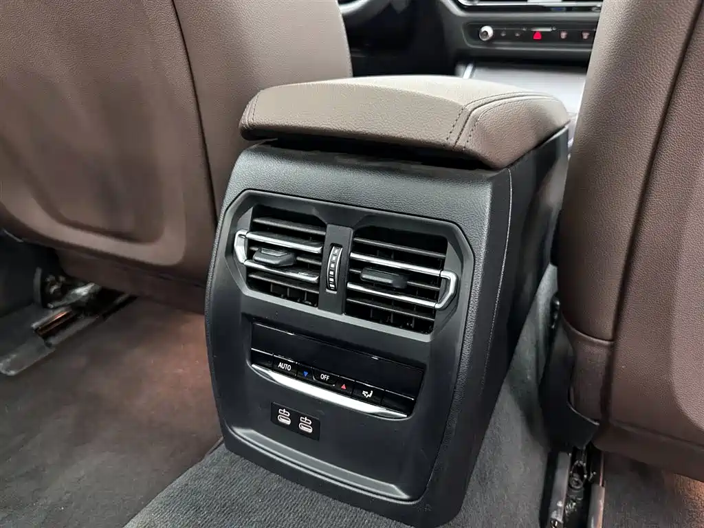 BMW i3 2025 eDrive 40 L M Sport Night Package