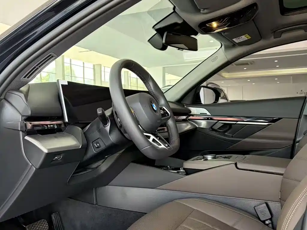 BMW 5 Series 2025 530Li Leading Edition M Sport Package