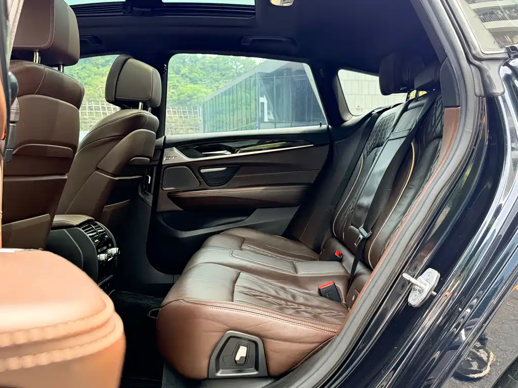 BMW 6 Series GT 2018 640i xDrive M Sport Package