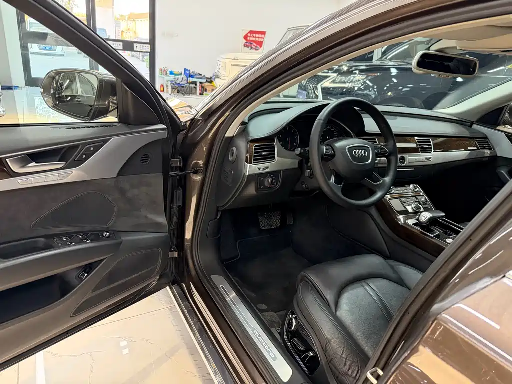Audi A8L 45 TFSI quattro Comfort Edition