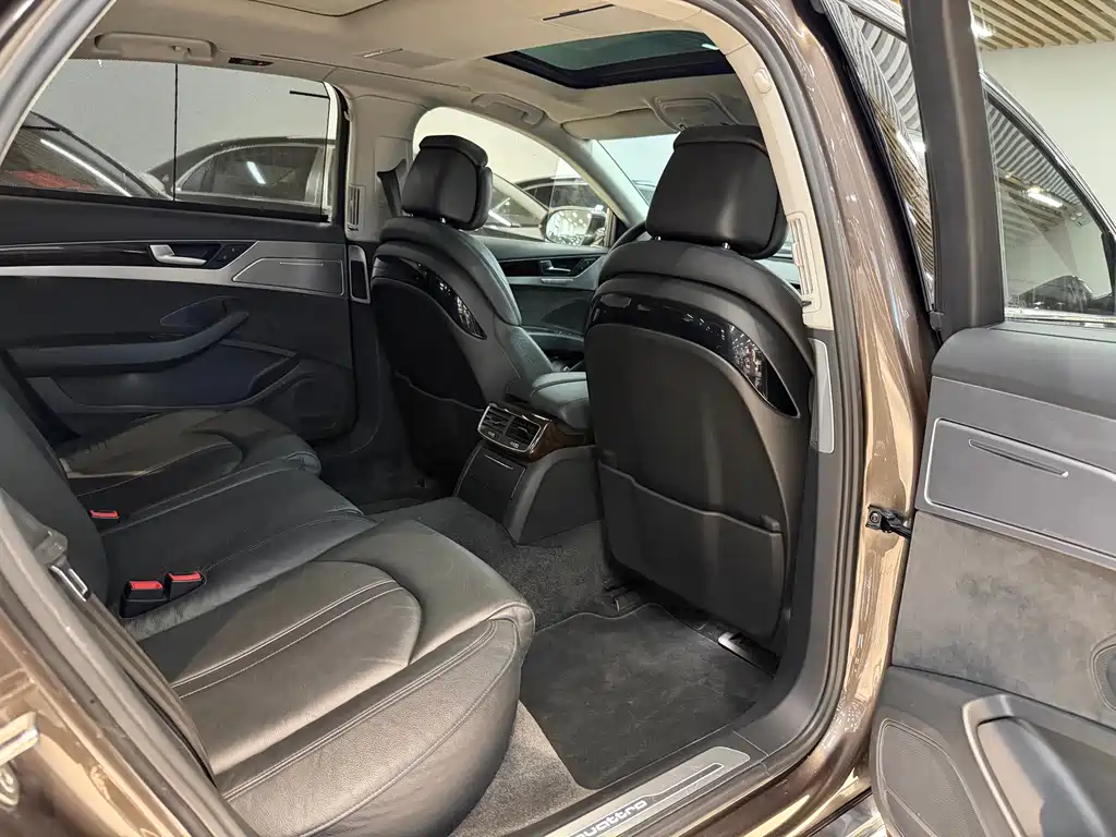 Audi A8L 45 TFSI quattro Comfort Edition