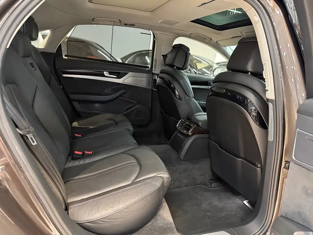 Audi A8L 45 TFSI quattro Comfort Edition