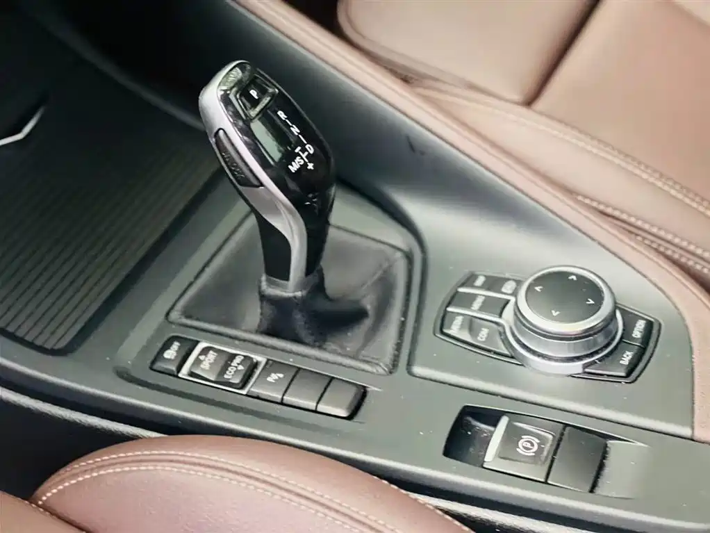 BMW X1 2022 sDrive25Li Leading