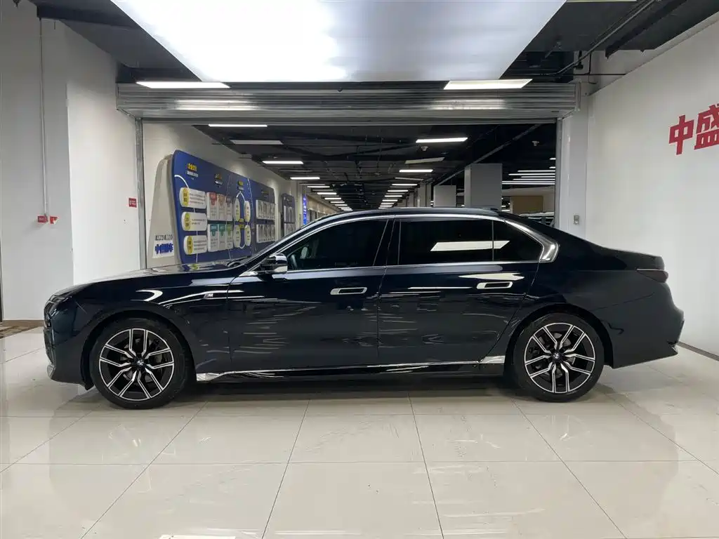 BMW 7 Series 2023 735Li M Sport Package
