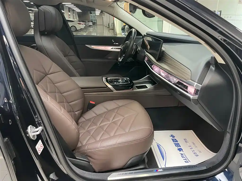 BMW 7 Series 2023 735Li M Sport Package