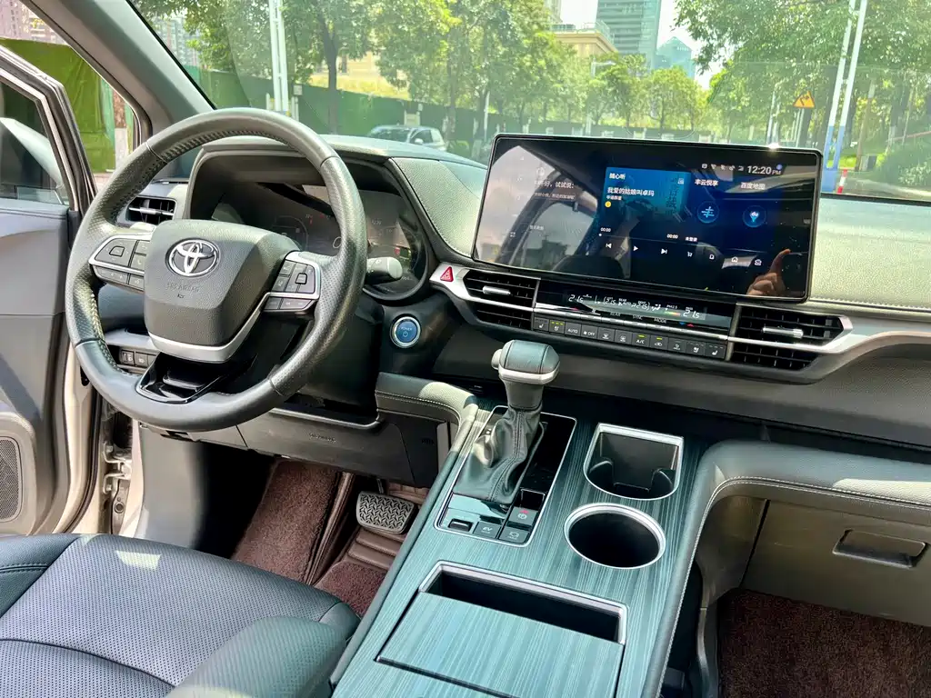 2021 Toyota Sienna Hybrid Platinum