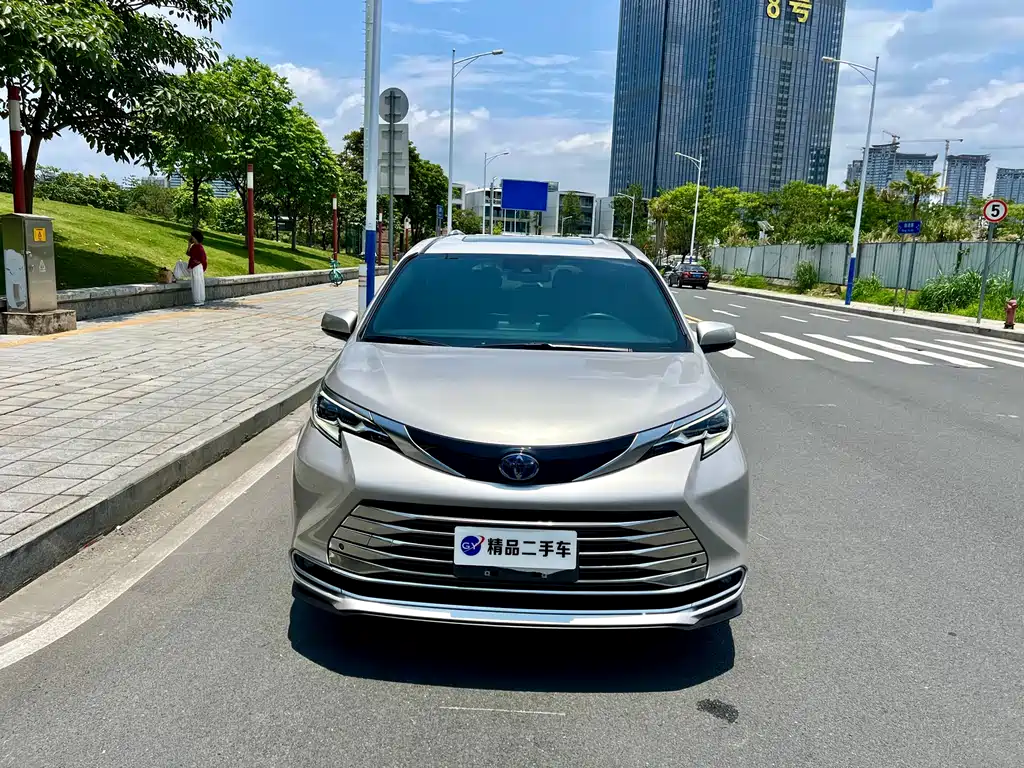 2021 Toyota Sienna Hybrid Platinum