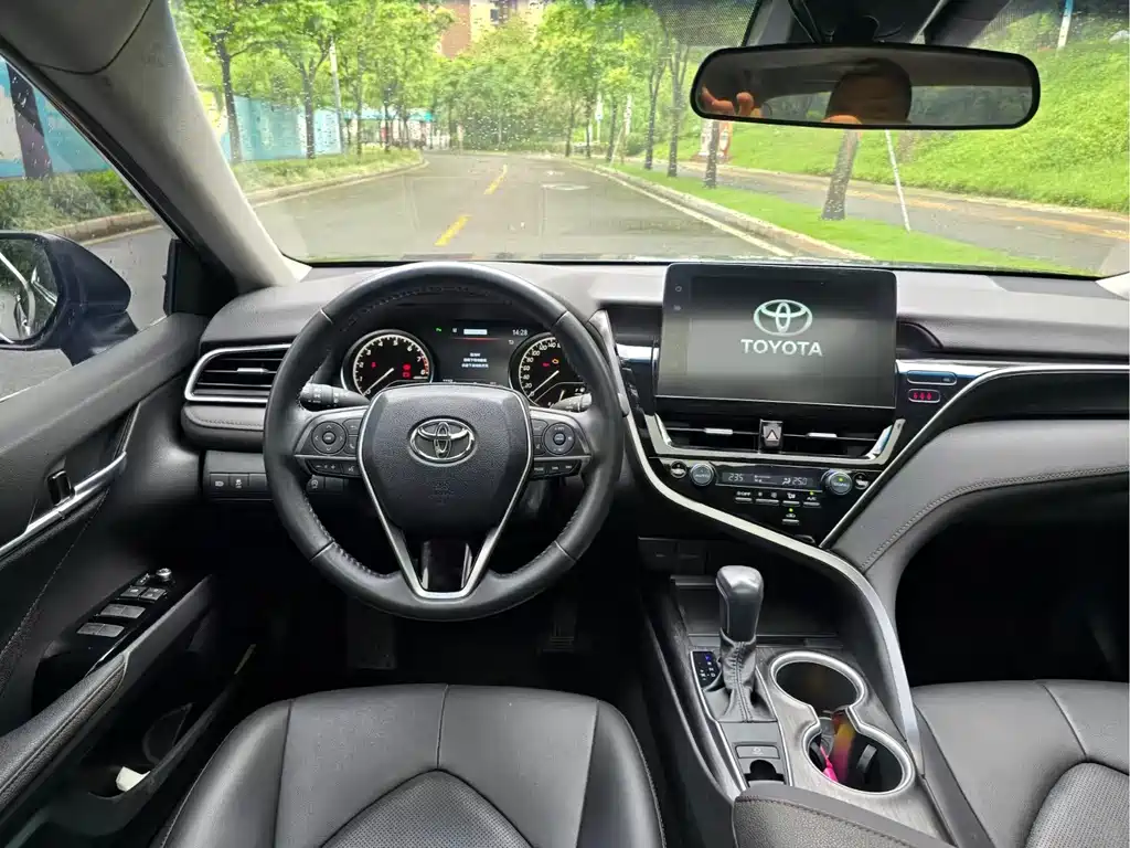 Camry 2023 2.0G Luxury Edition