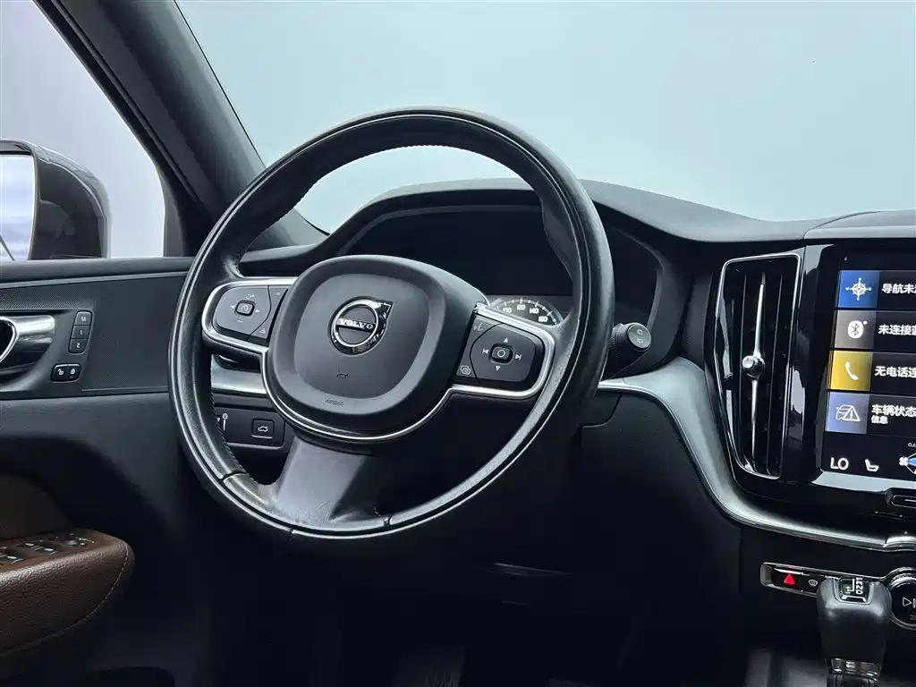 Volvo XC60 2020 T5 AWD Momentum Luxury Edition