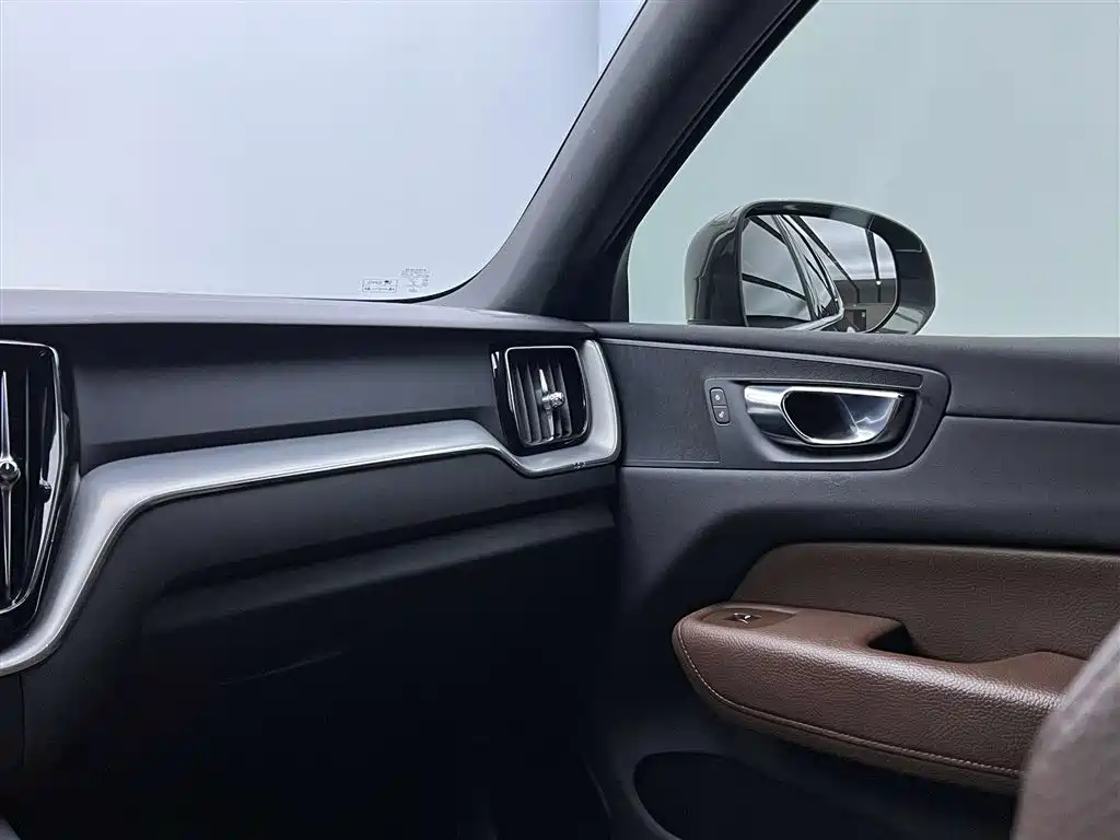 Volvo XC60 2020 T5 AWD Momentum Luxury Edition
