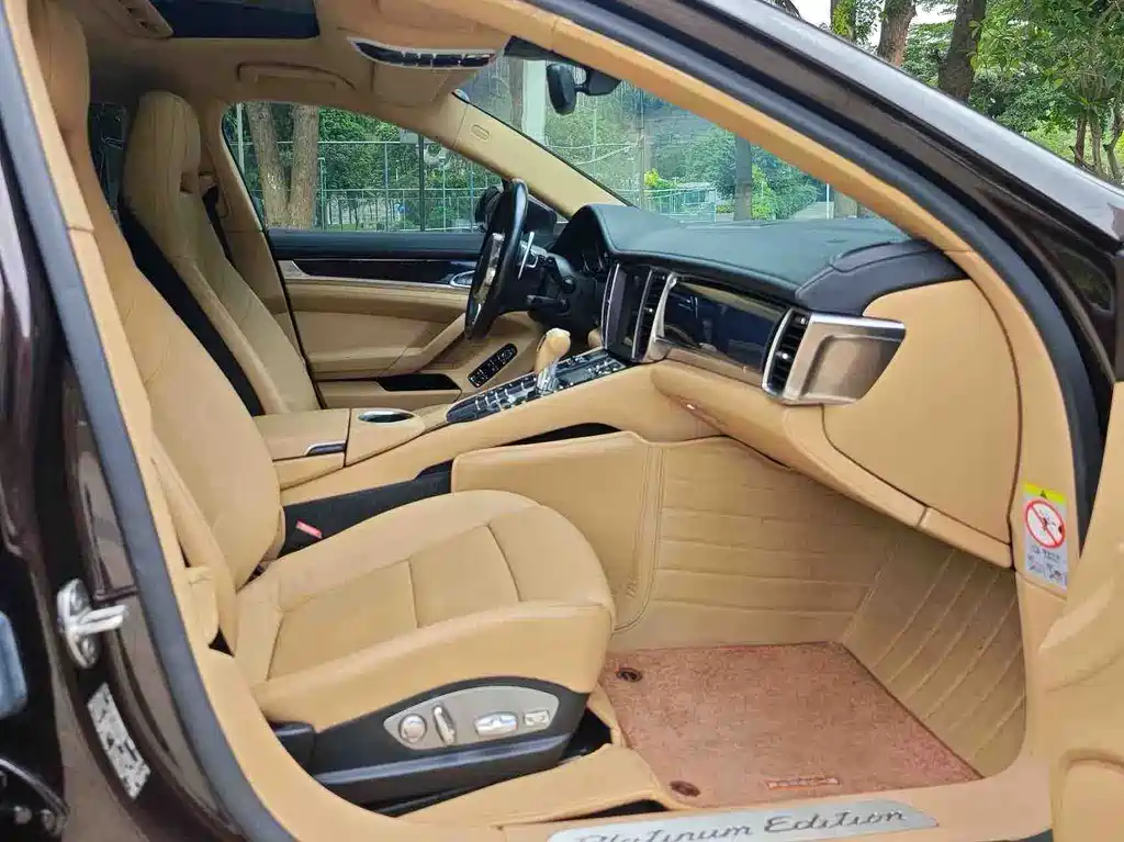Porsche Panamera 4 Platinum Edition 3.6L 2013