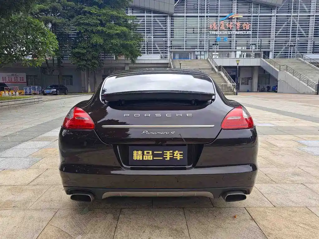Porsche Panamera 4 Platinum Edition 3.6L 2013