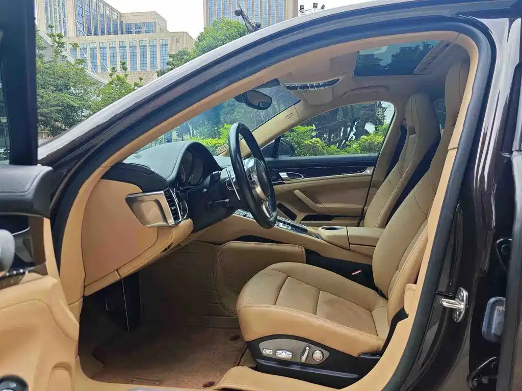 Porsche Panamera 4 Platinum Edition 3.6L 2013