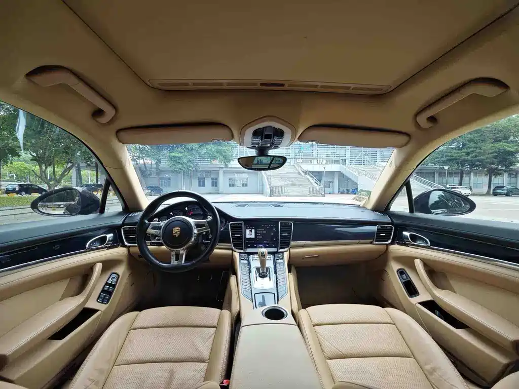Porsche Panamera 4 Platinum Edition 3.6L 2013