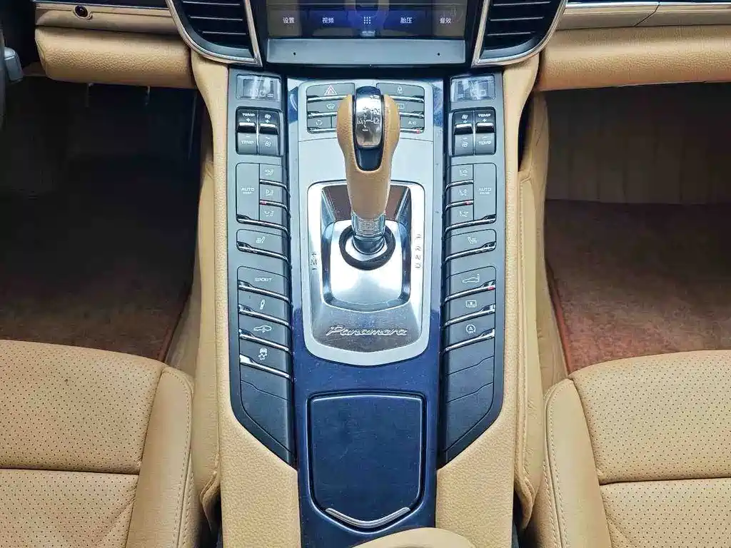 Porsche Panamera 4 Platinum Edition 3.6L 2013